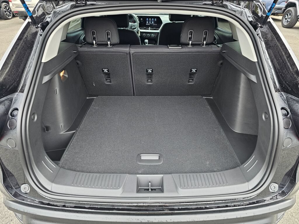 New 2026 Chevrolet Trax LS w/ LS Convenience Package FWD image 23