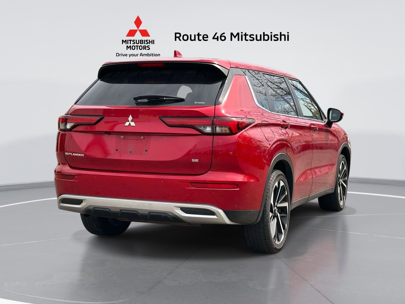 Used 2024 Mitsubishi Outlander SE AWD/4WD image 4