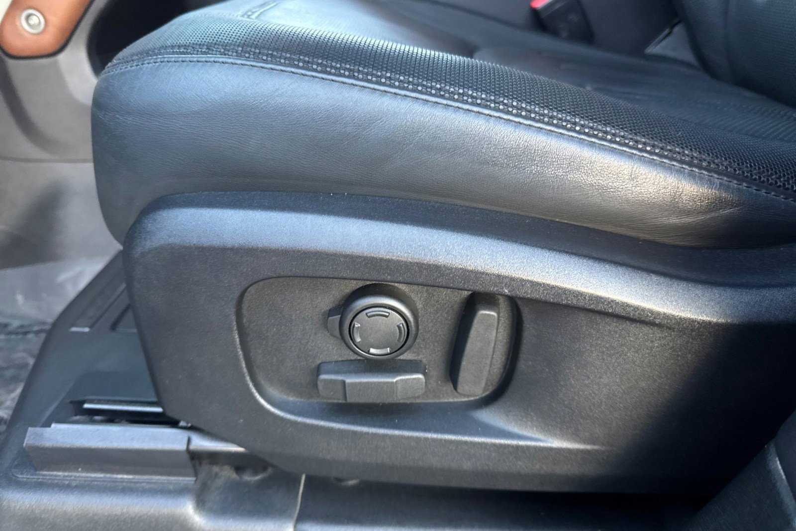 Used 2021 Land Rover Defender 110 X-Dynamic HSE image 16