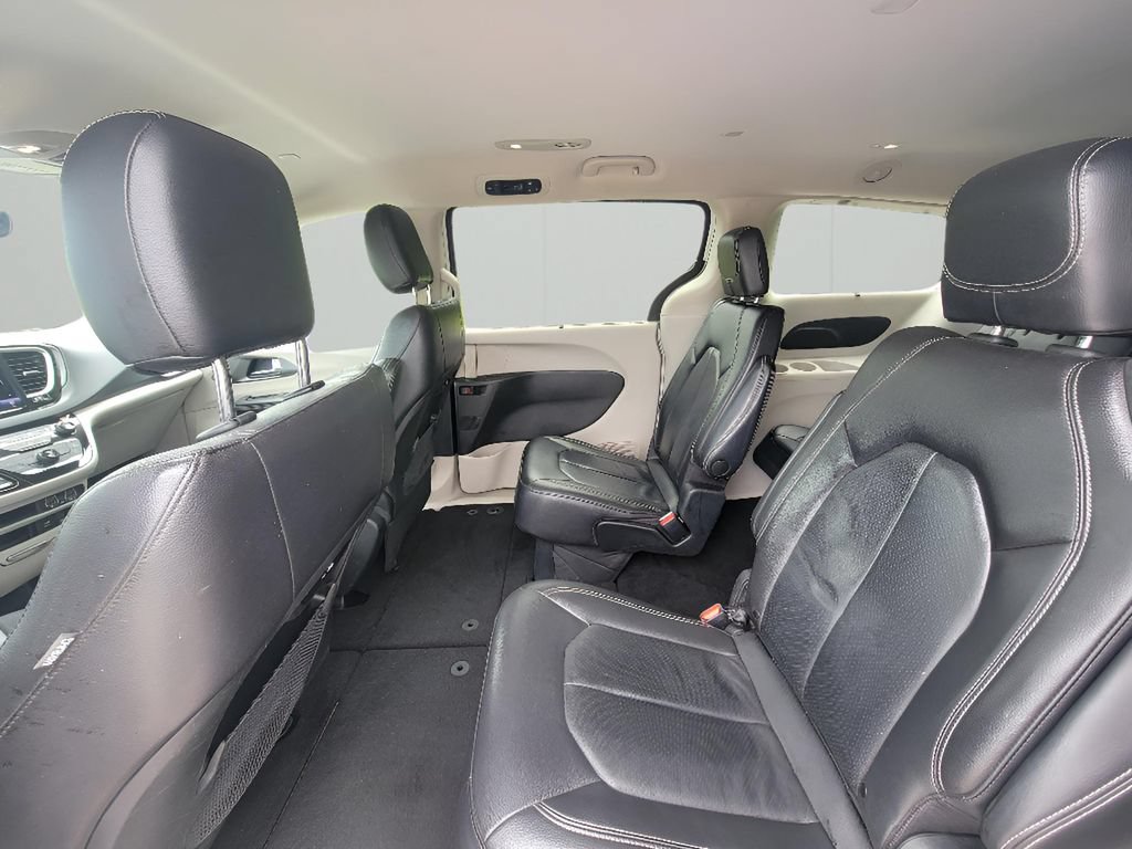 Used 2022 Chrysler Pacifica Touring-L FWD image 27