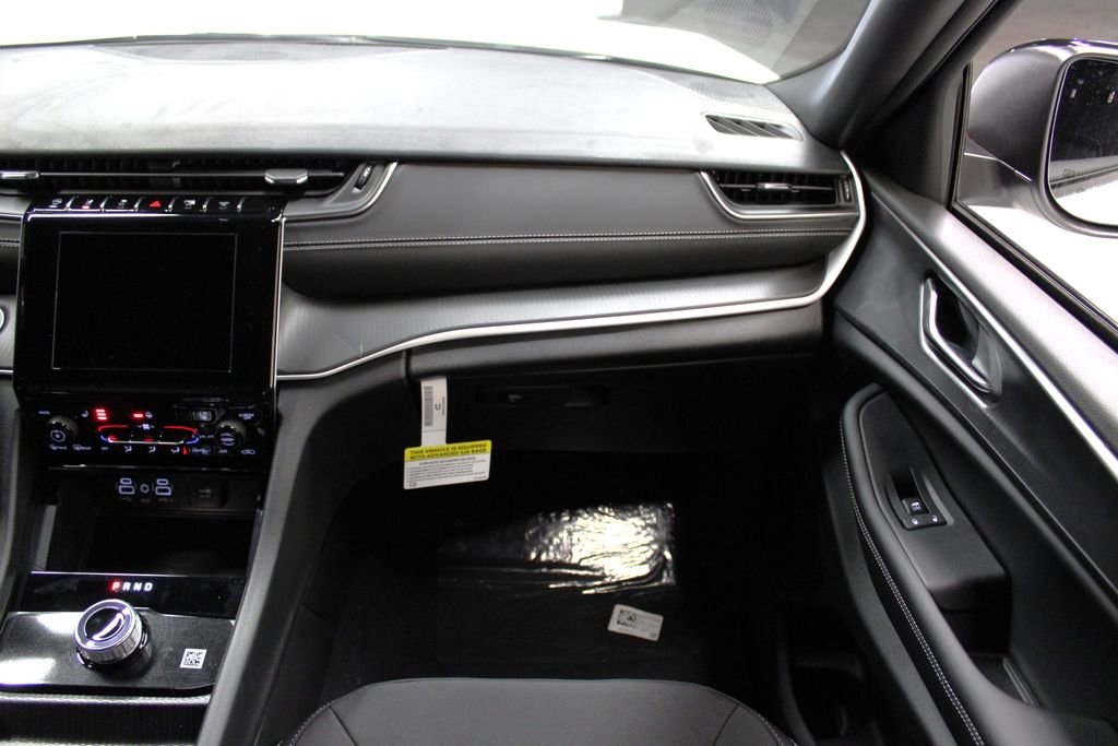 New 2025 Jeep Grand Cherokee Laredo X w/ Luxury Tech Group I image 31