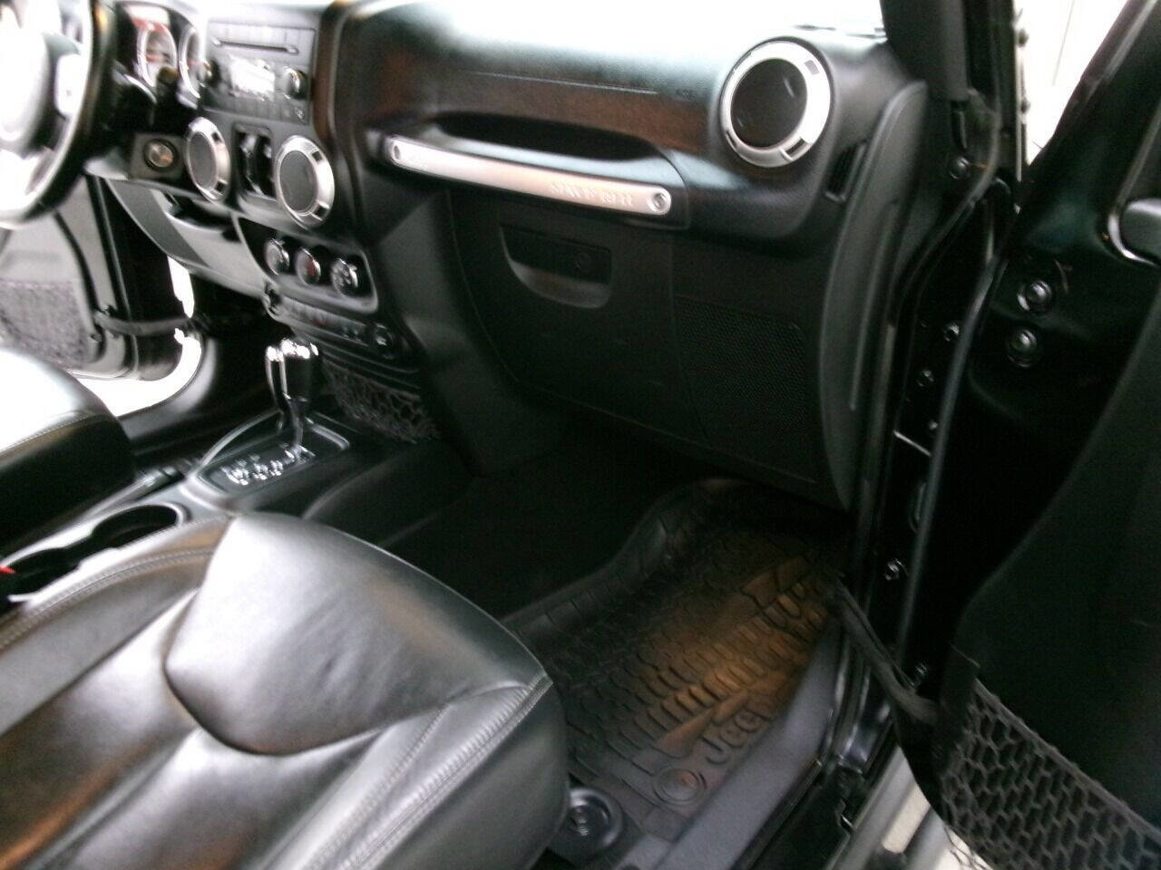 Used 2016 Jeep Wrangler Unlimited Rubicon image 26