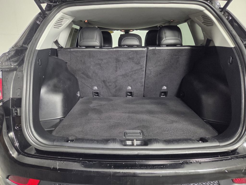 Used 2019 Jeep Compass Latitude FWD image 27