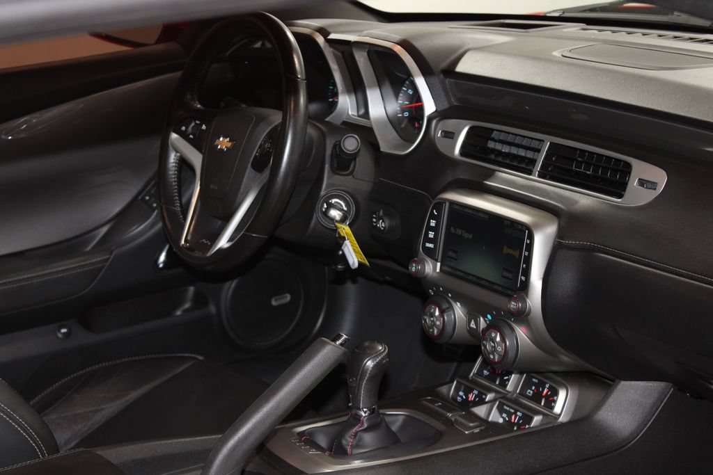Used 2015 Chevrolet Camaro SS RWD image 27
