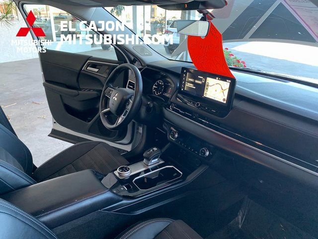 Used 2025 Mitsubishi Outlander Trail Edition image 23