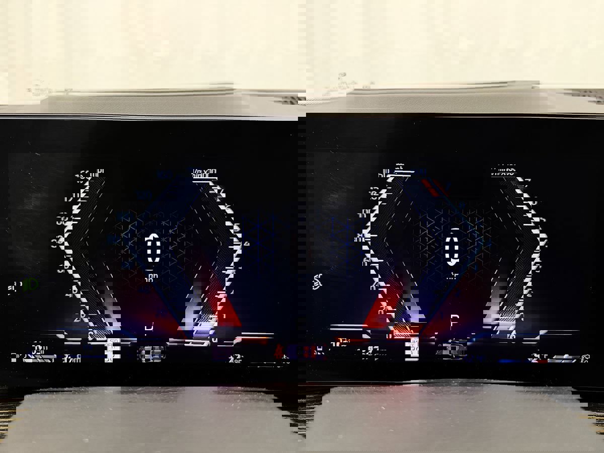 Used 2023 BMW X7 xDrive40i w/ Premium Package image 18