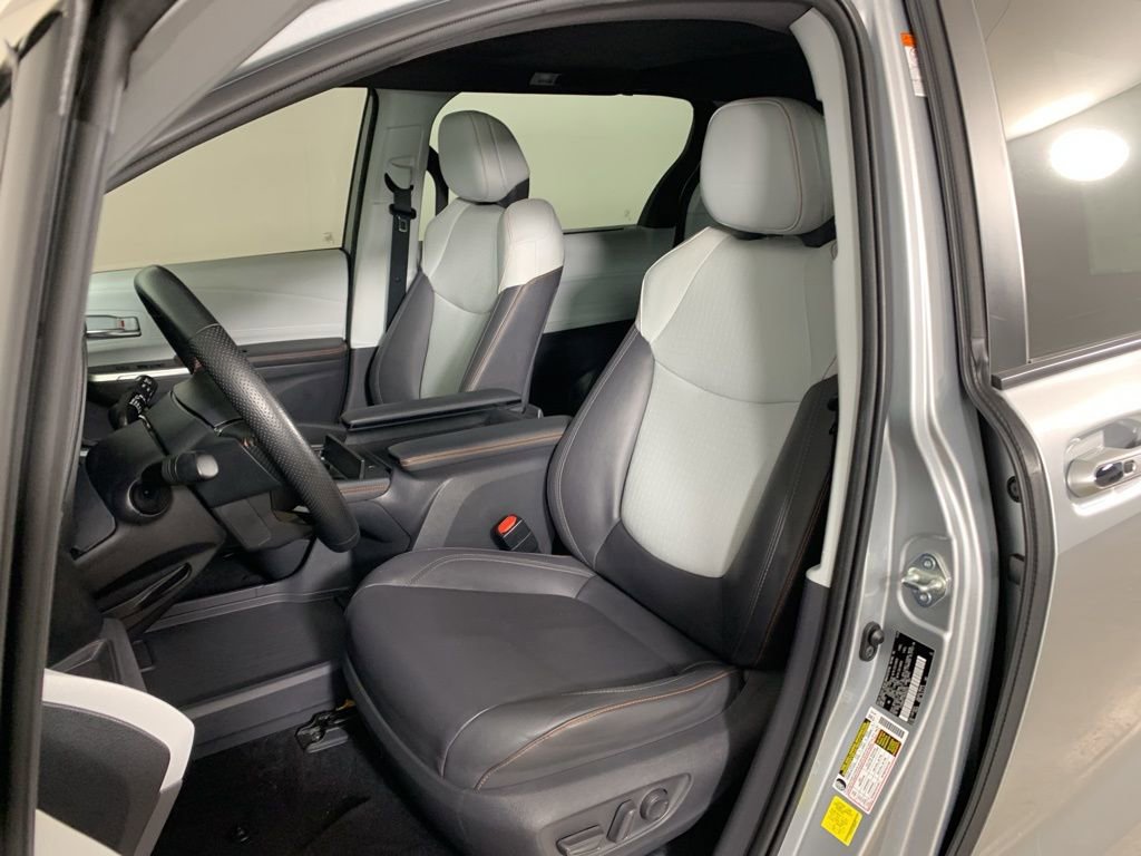 Used 2021 Toyota Sienna XSE w/ XSE Plus Package image 30