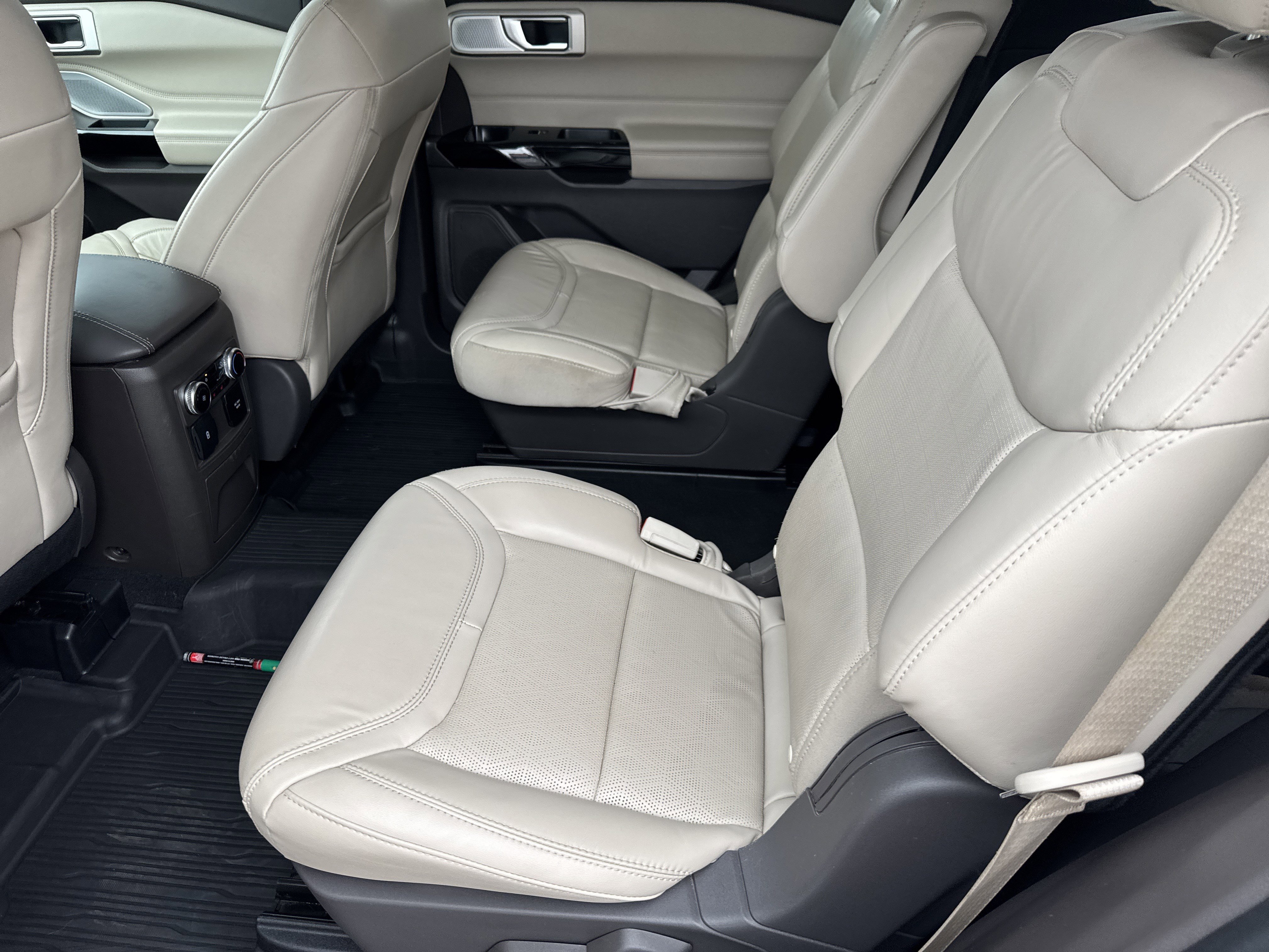 Certified 2022 Ford Explorer Platinum w/ Equipment Group 601A image 11