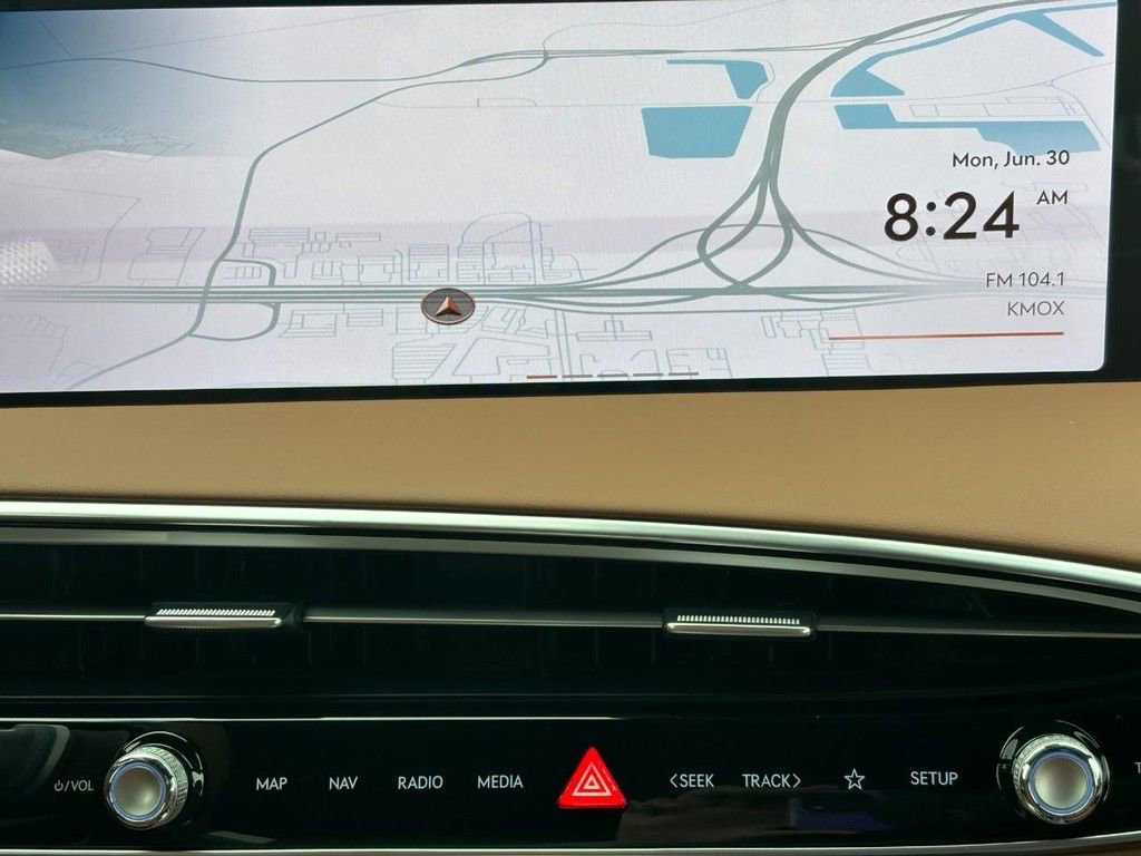 Used 2026 Genesis GV70 2.5T Advanced image 8