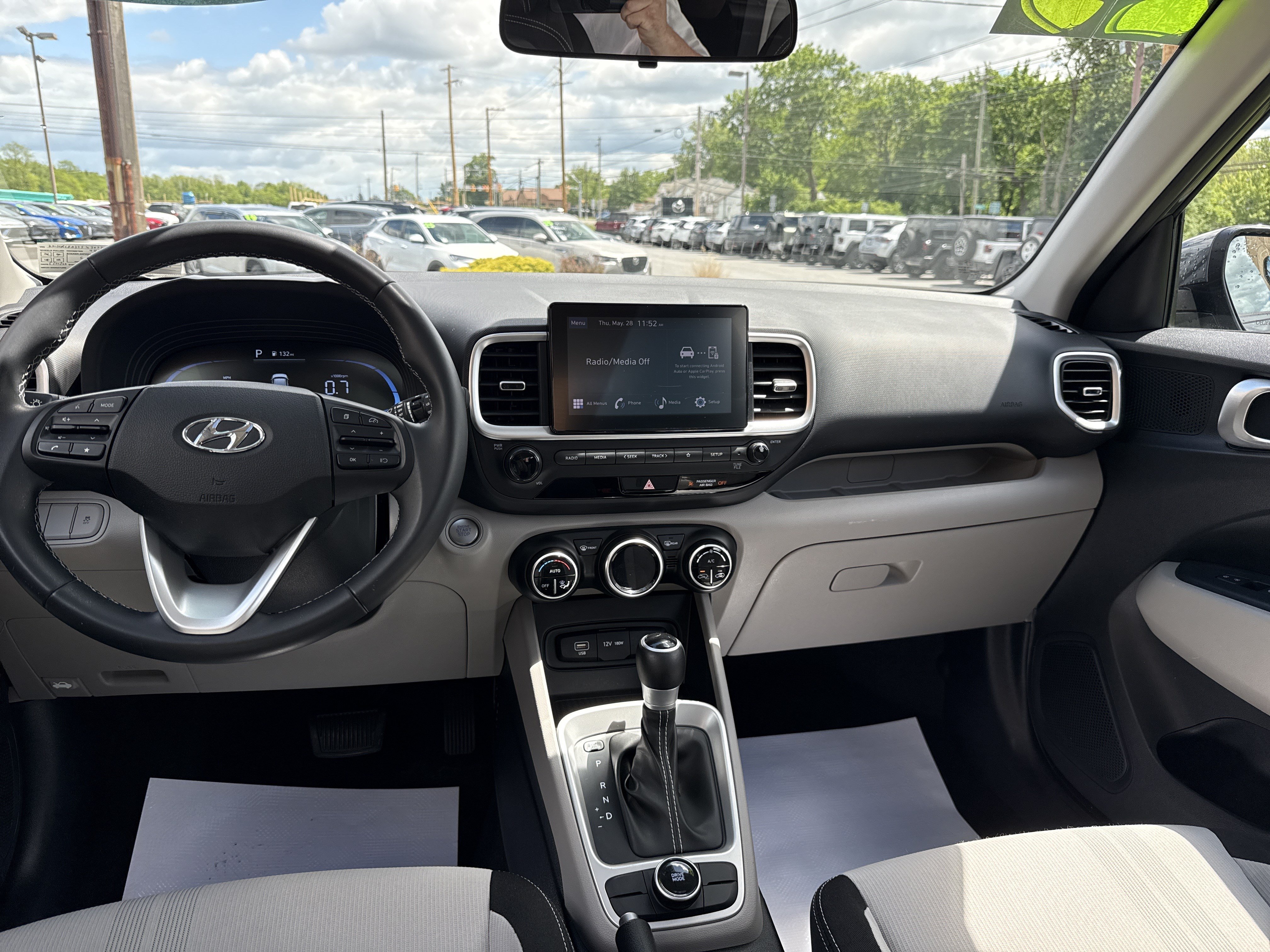 Certified 2025 Hyundai Venue SEL FWD image 16