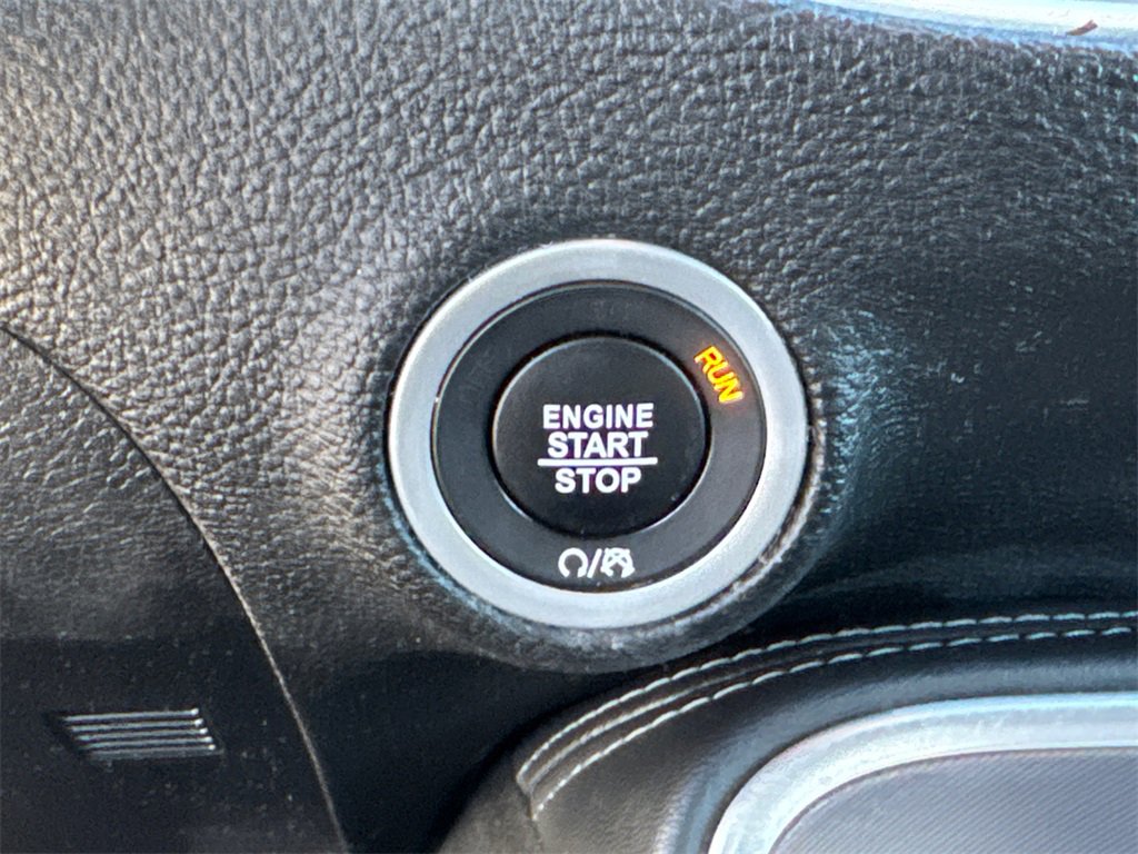 Used 2020 Dodge Challenger SXT w/ Blacktop Package image 30