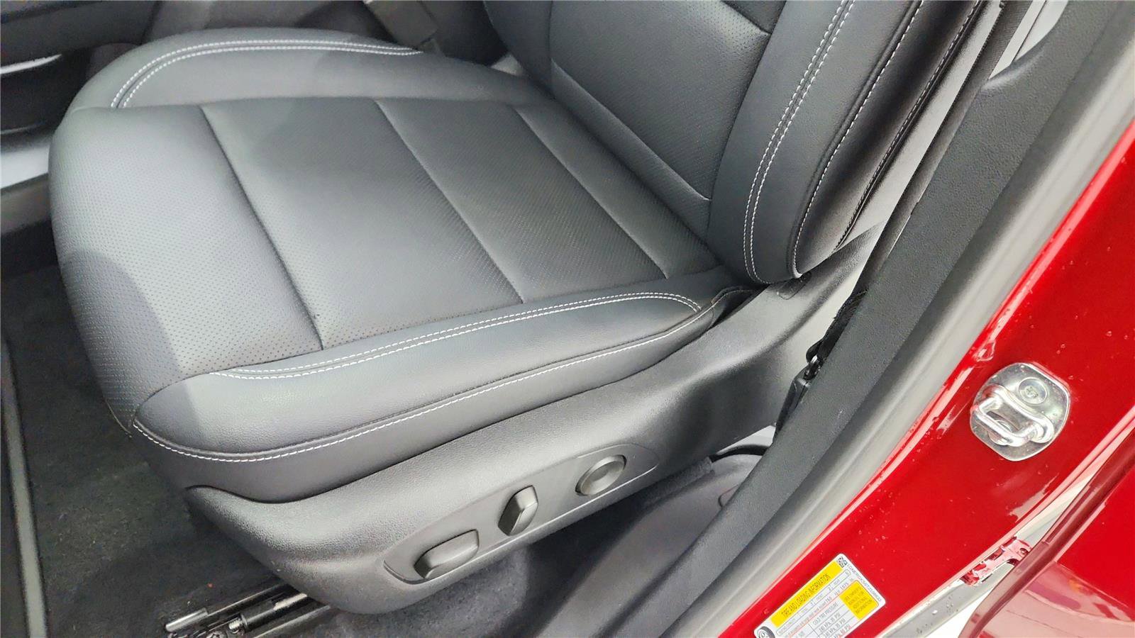 Used 2026 Chevrolet Traverse LT image 10