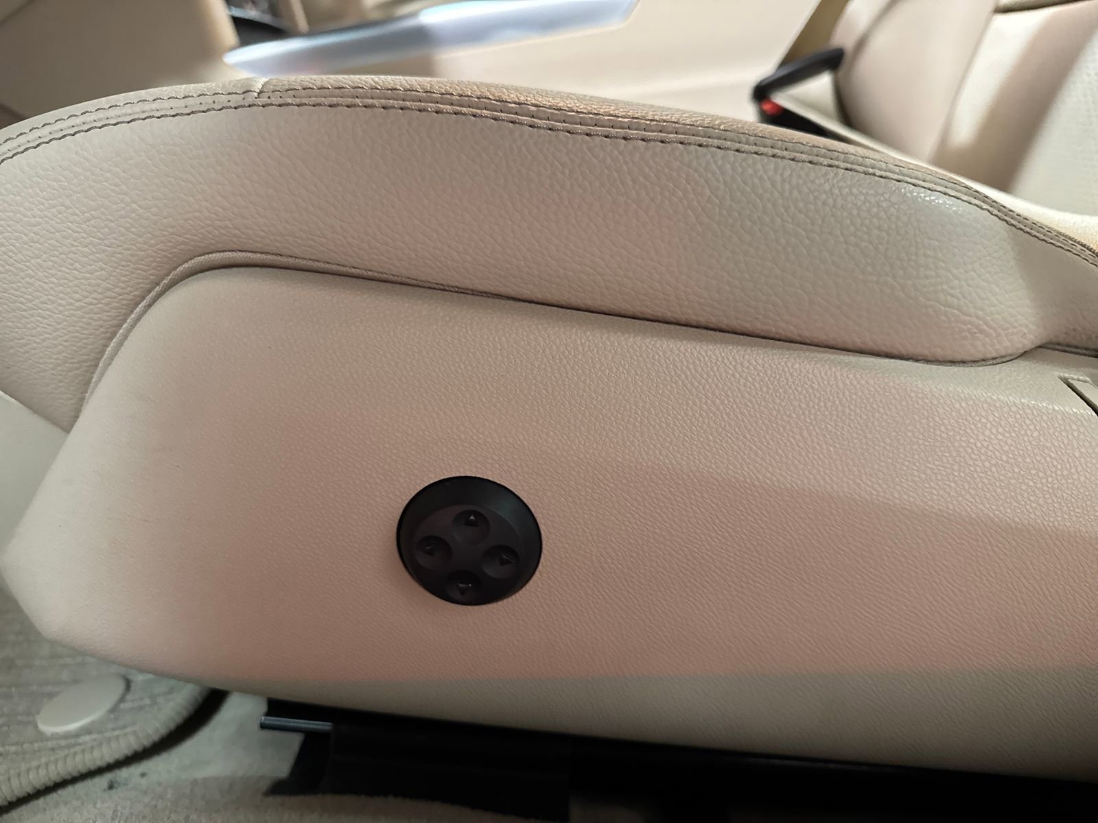 Used 2014 Mercedes-Benz E 350 4MATIC Sedan image 31