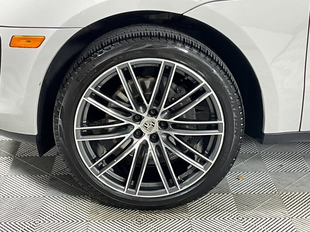 Used 2023 Porsche Macan Turbo image 29