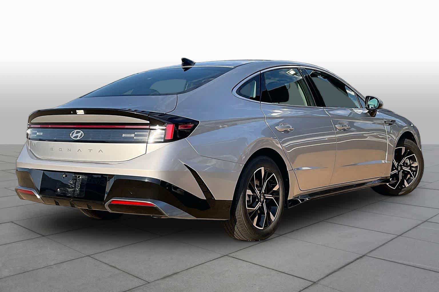 Used 2025 Hyundai Sonata SEL FWD image 11