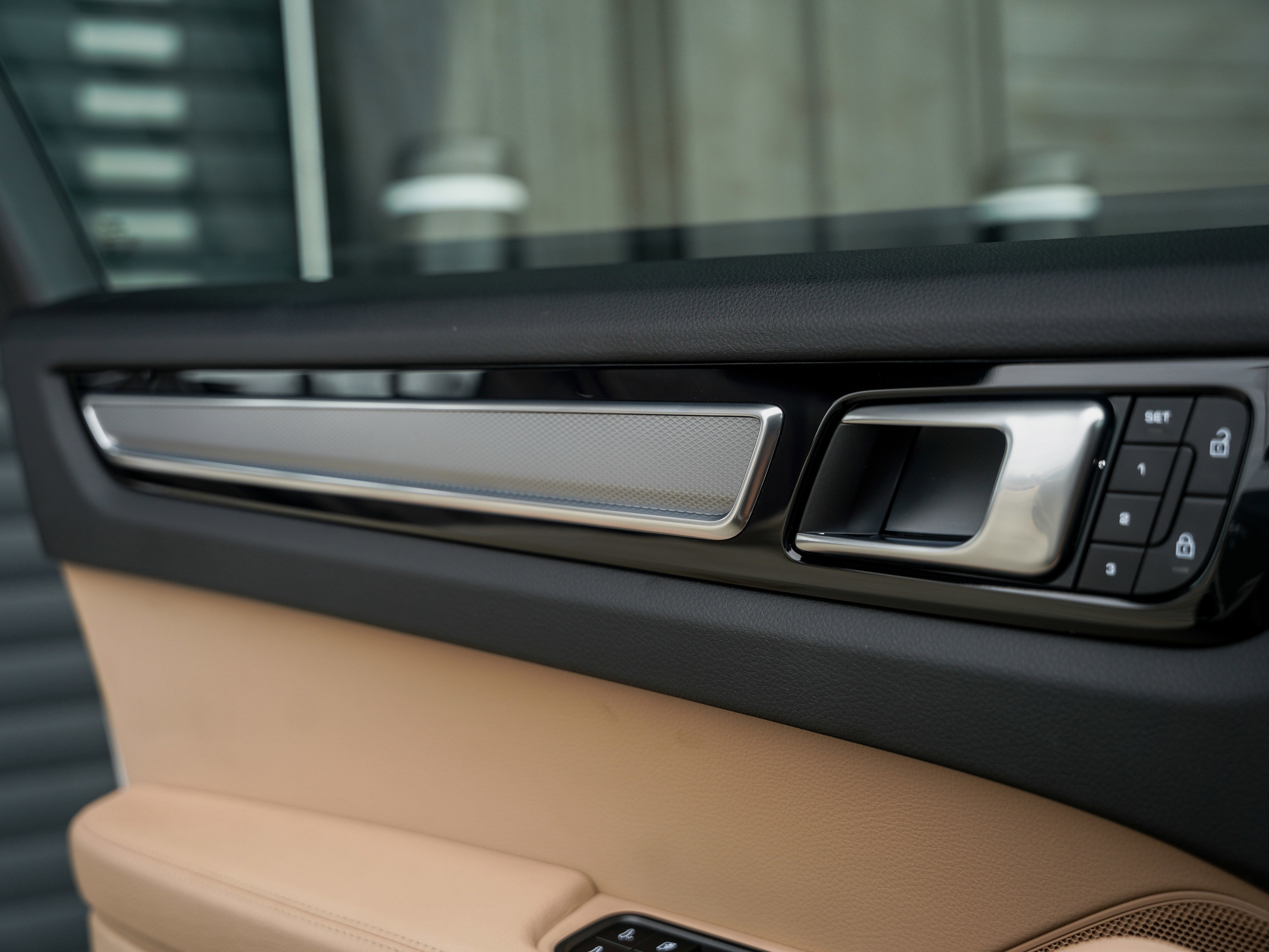 Certified 2022 Porsche Cayenne Platinum Edition image 19