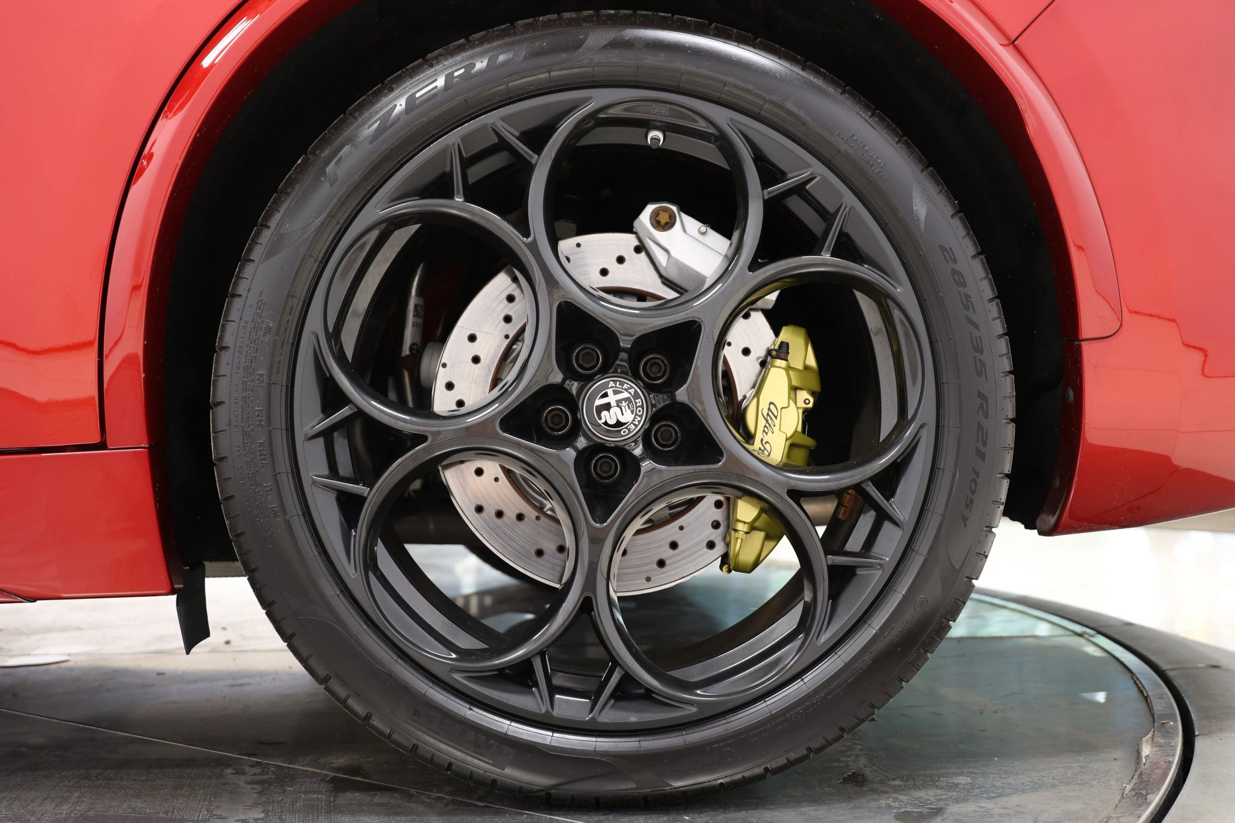 Used 2024 Alfa Romeo Stelvio Quadrifoglio image 99