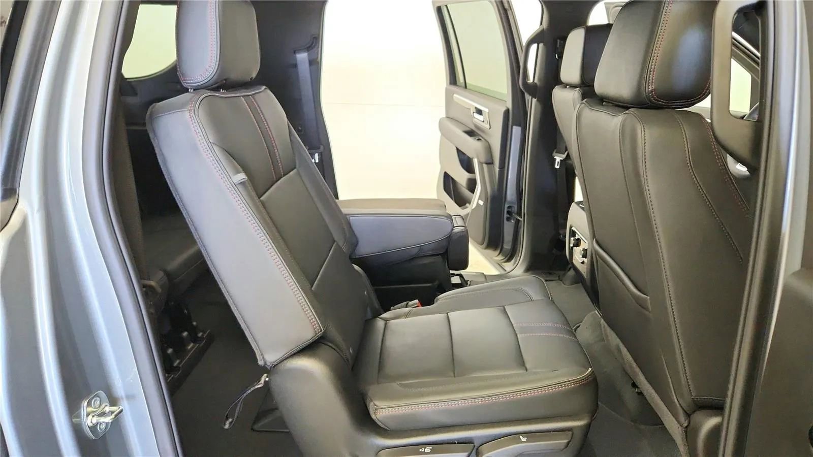 New 2026 Chevrolet Suburban RST w/ Comfort Package image 28