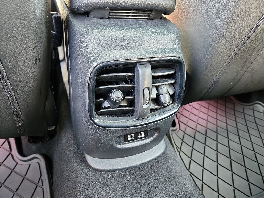 Used 2022 MINI Cooper Clubman S w/ Premium Package image 11