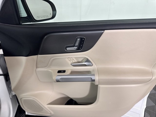 Used 2021 Mercedes-Benz GLB 250 image 17