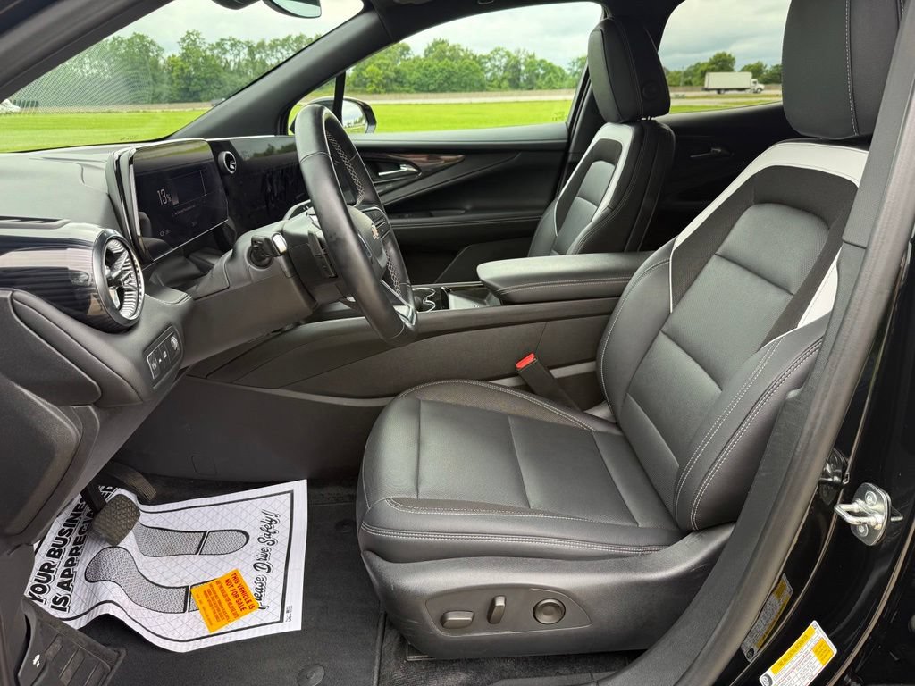 Used 2025 Chevrolet Blazer EV LT AWD/4WD image 28