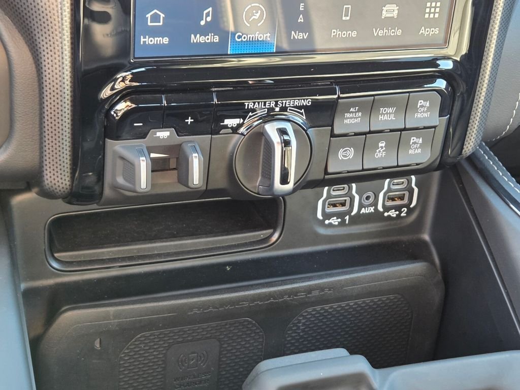 Used 2024 RAM 3500 Limited AWD/4WD image 32