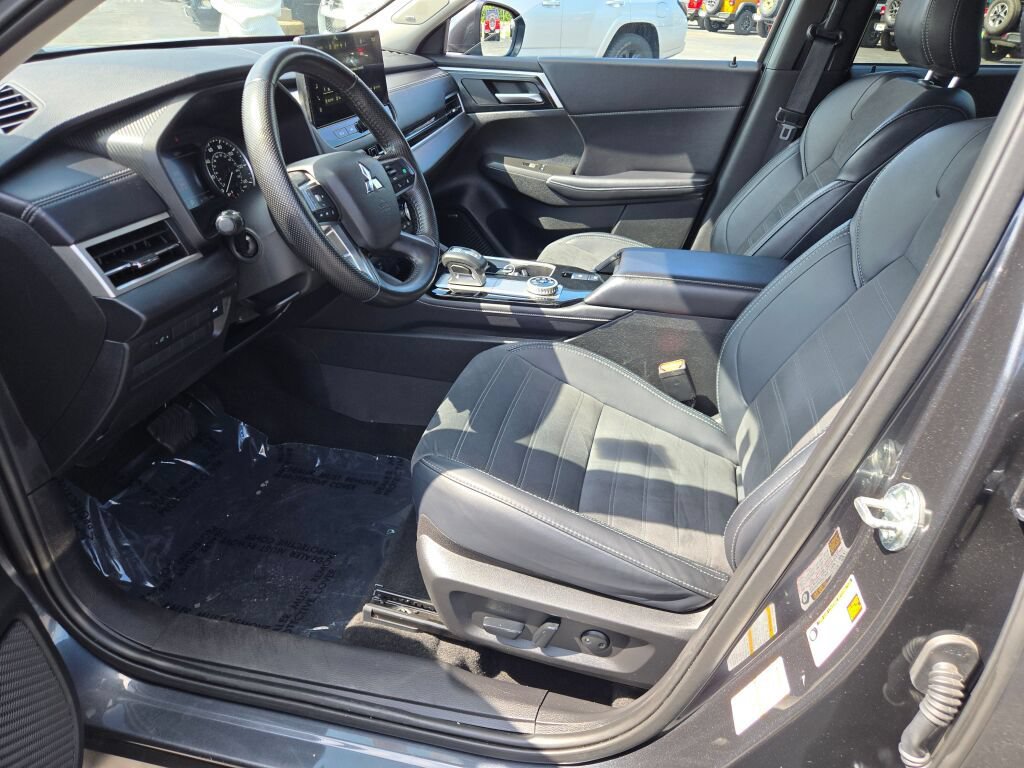 Used 2025 Mitsubishi Outlander SE AWD/4WD image 27
