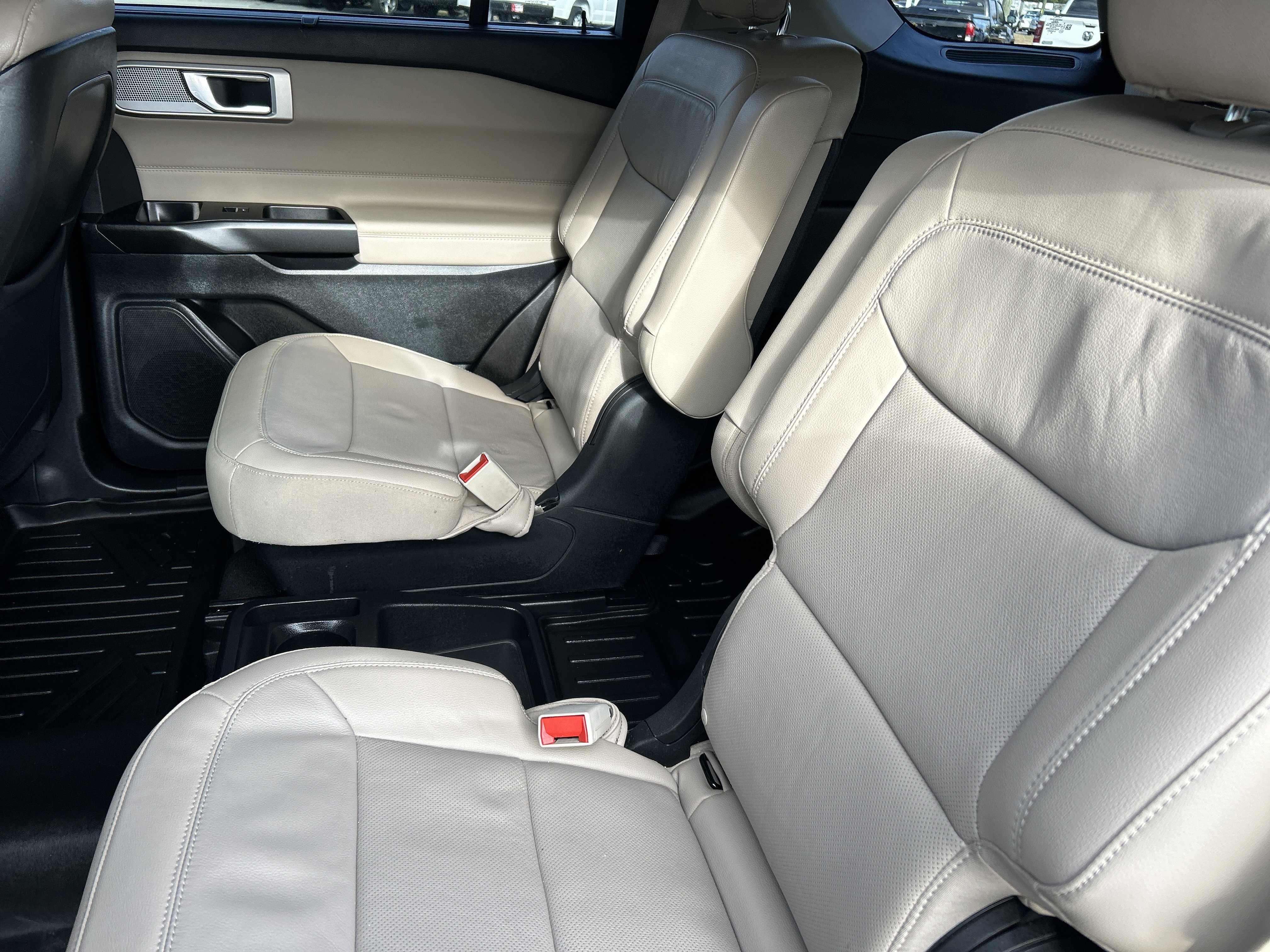 Used 2020 Ford Explorer Limited image 36