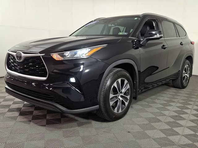 Used 2020 Toyota Highlander XLE AWD/4WD image 6
