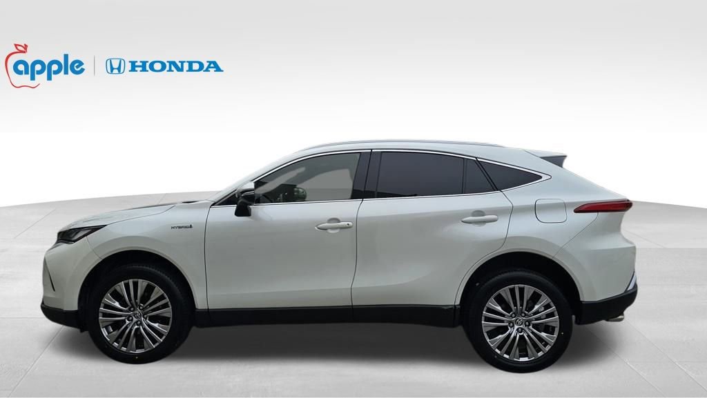 Used 2021 Toyota Venza XLE image 10