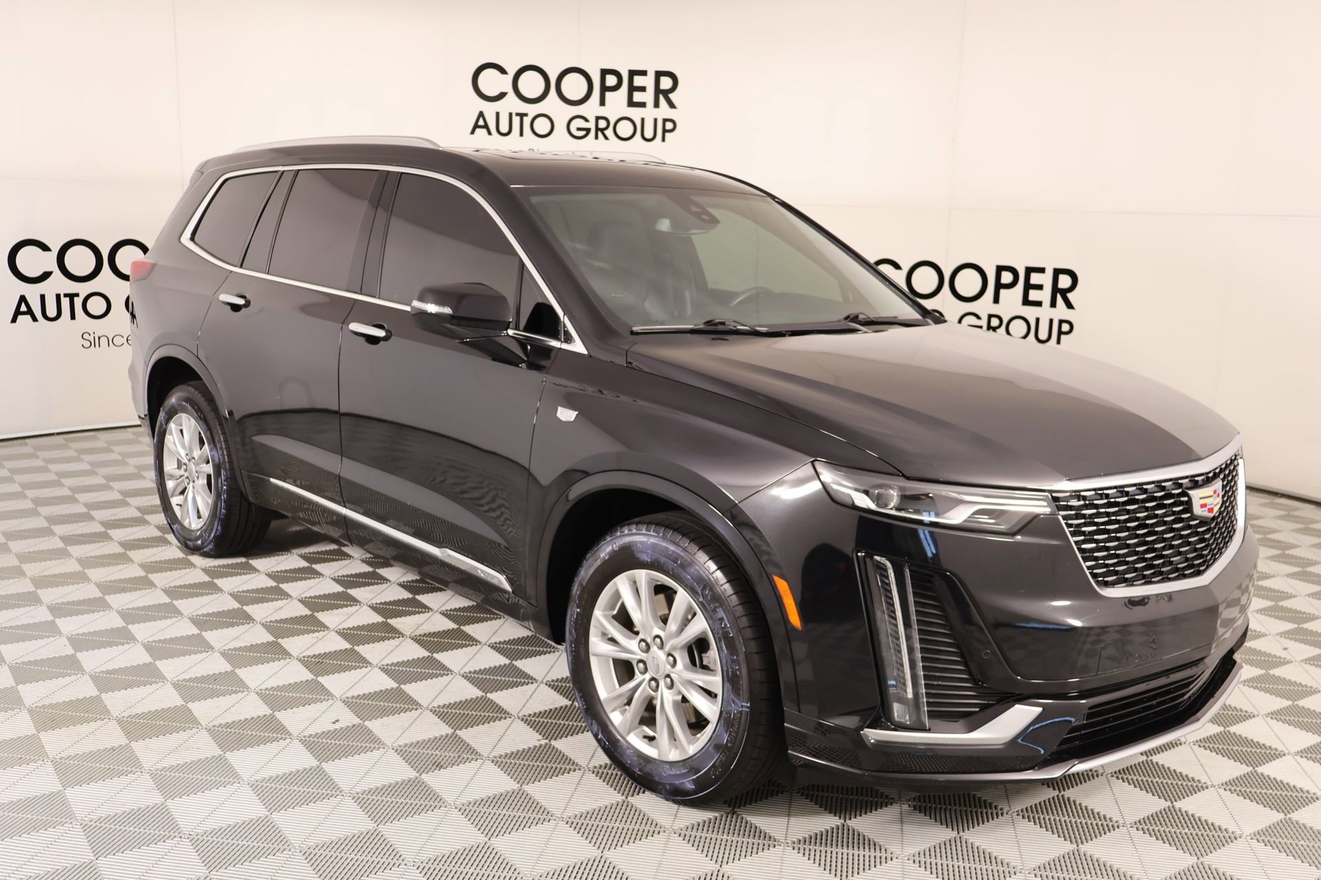Used 2024 Cadillac XT6 Luxury AWD/4WD image 1