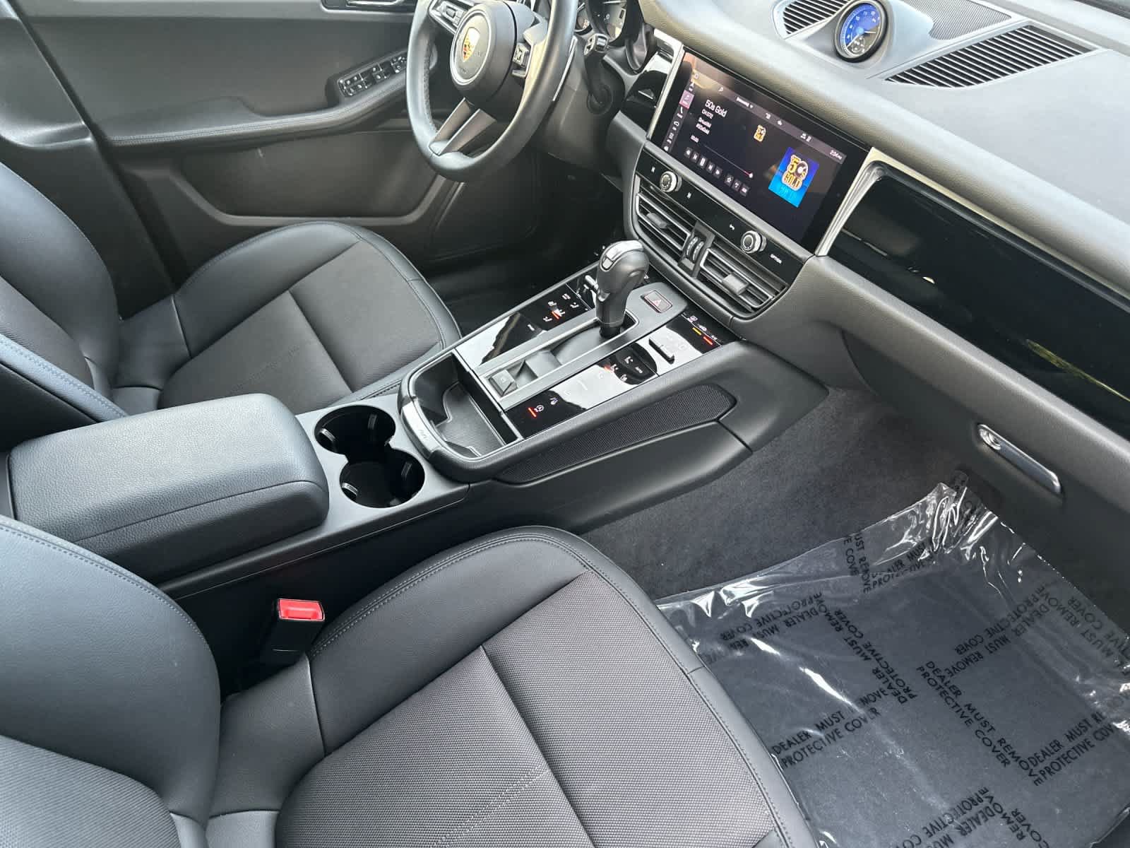 Certified 2025 Porsche Macan AWD/4WD image 17