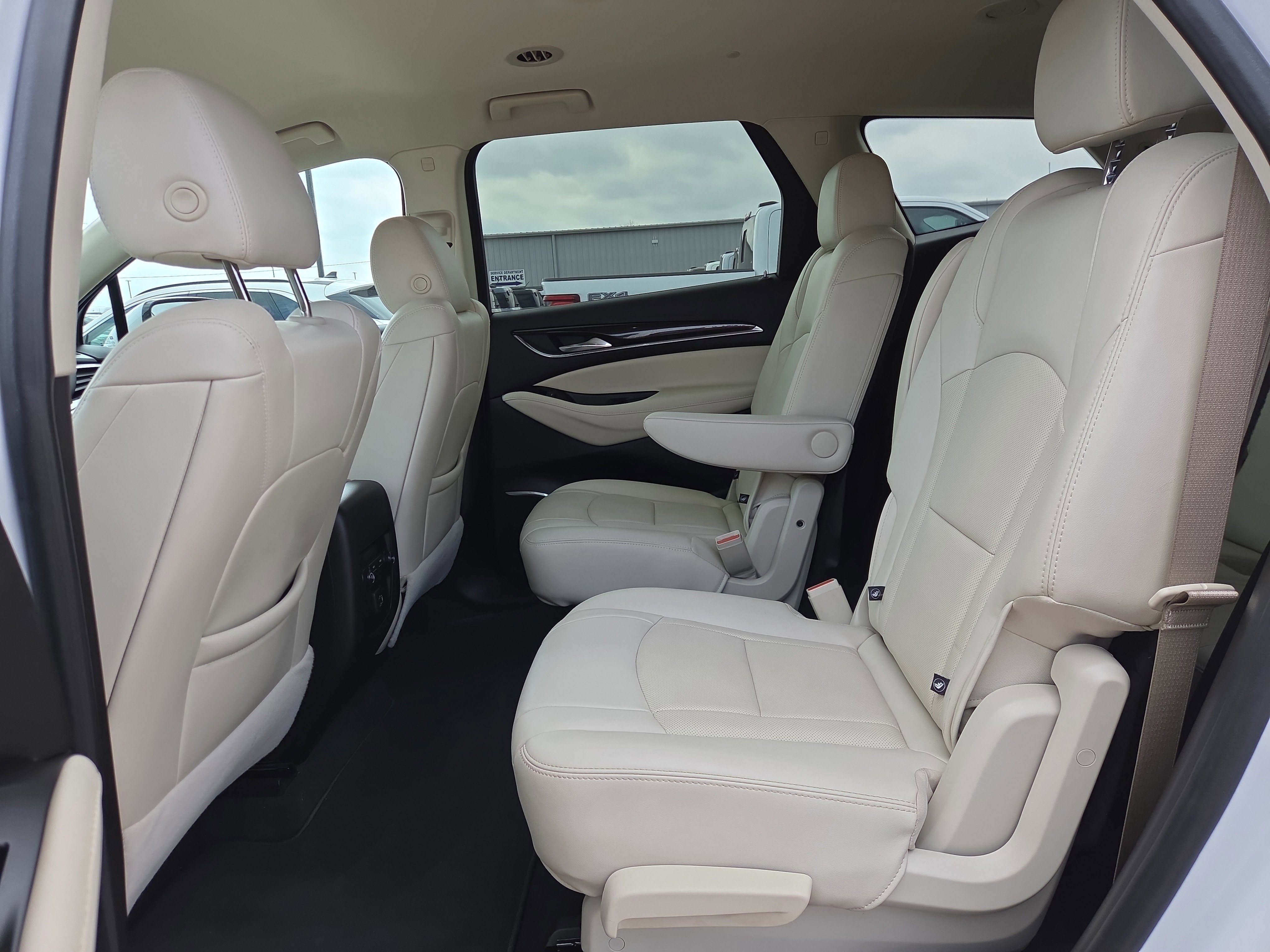 Used 2023 Buick Enclave Essence image 11