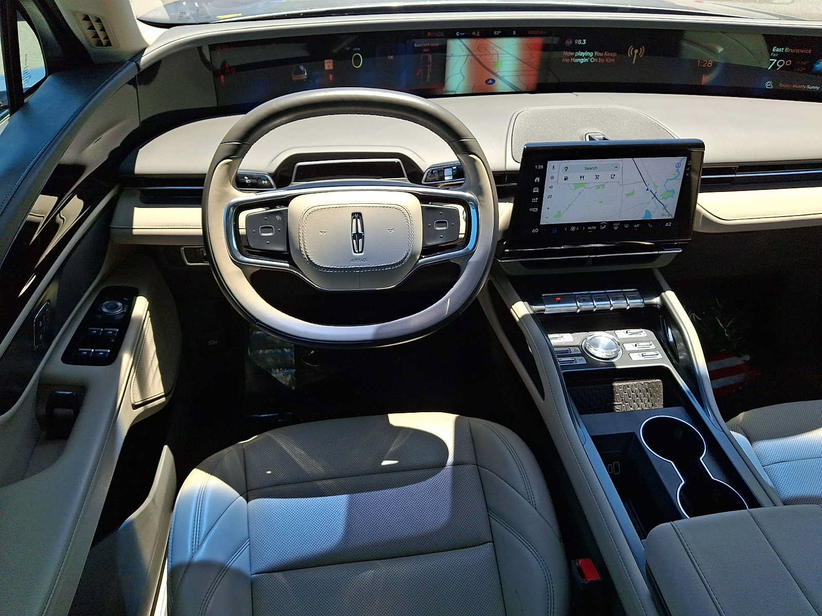 Used 2024 Lincoln Nautilus Premier AWD/4WD image 11