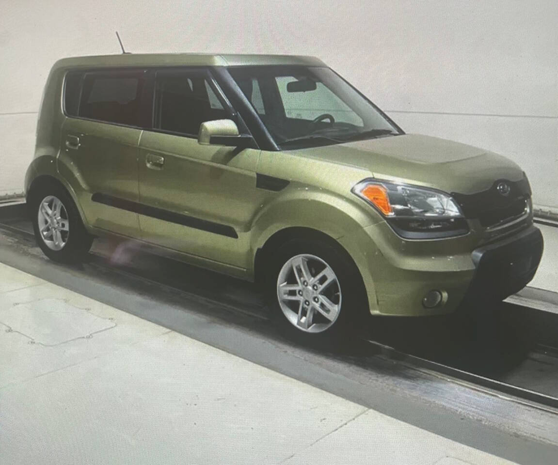 Used 2010 Kia Soul + w/ Audio Pkg FWD image 2