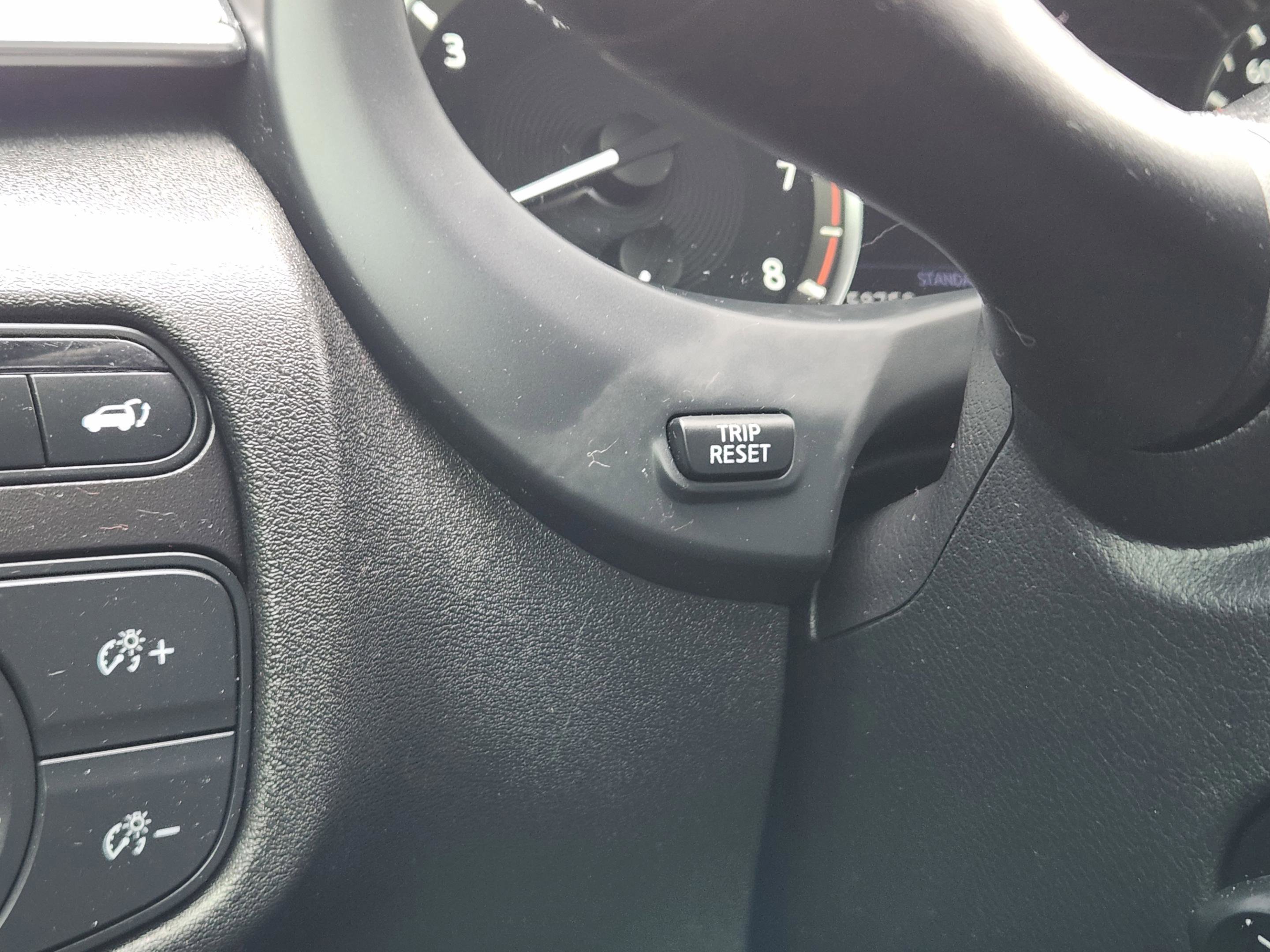 Used 2019 INFINITI QX50 Essential w/ Sensory Package FWD image 18