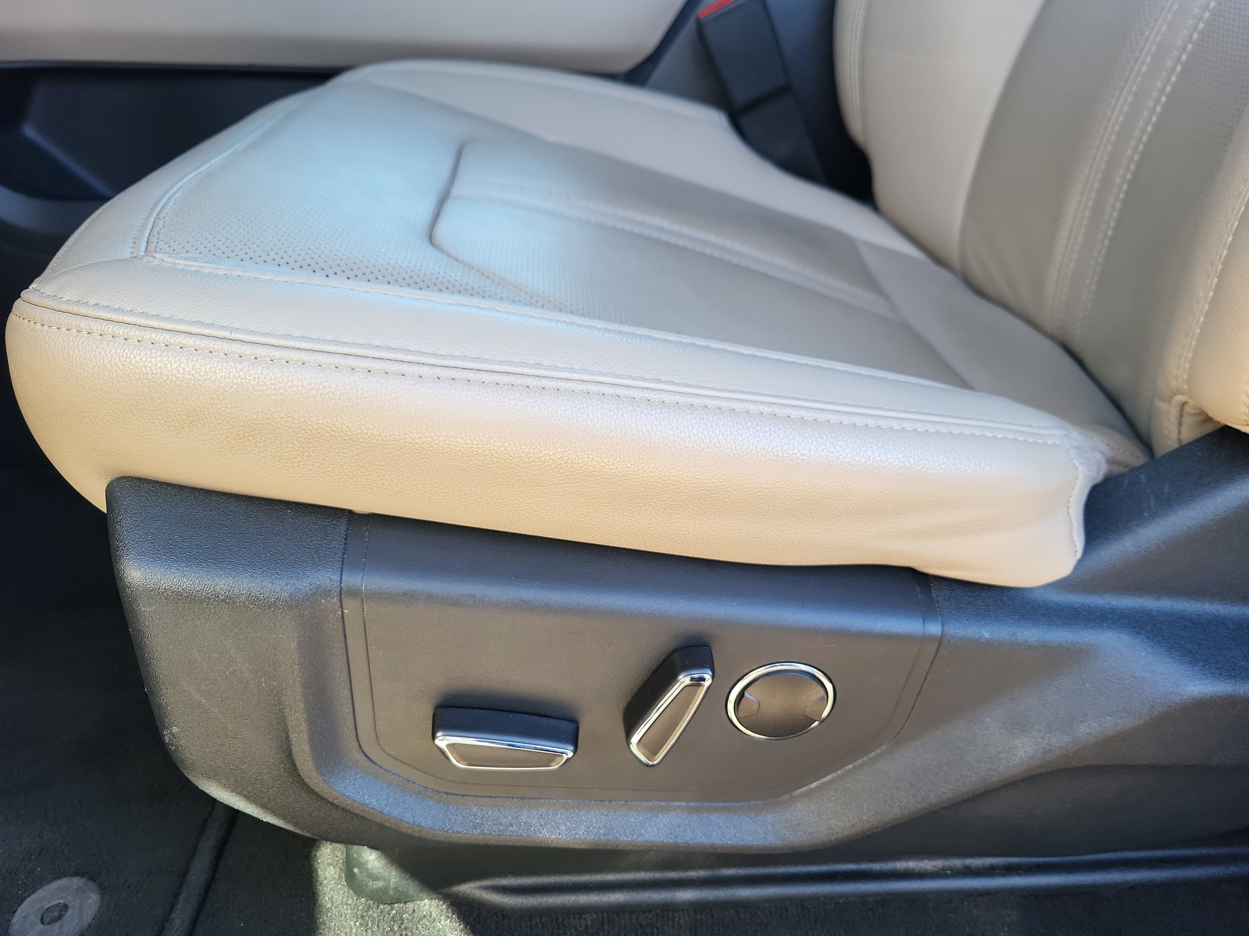 Used 2024 Ford Expedition Limited image 8