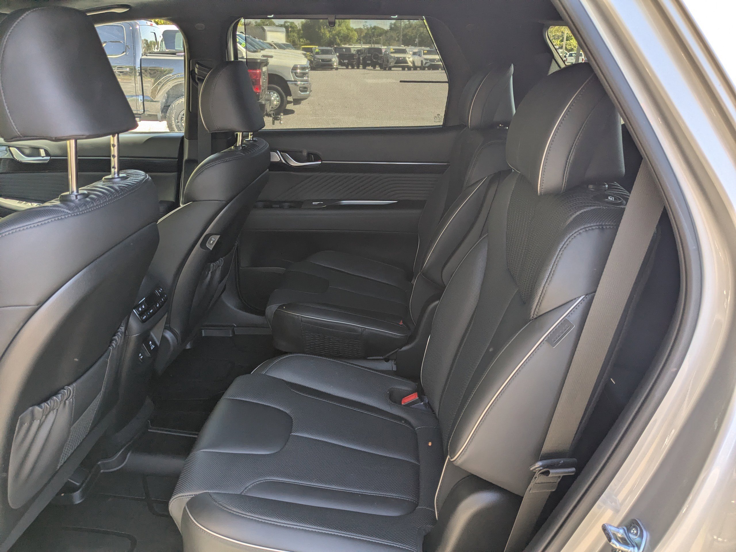 Used 2025 Hyundai Palisade Calligraphy image 13