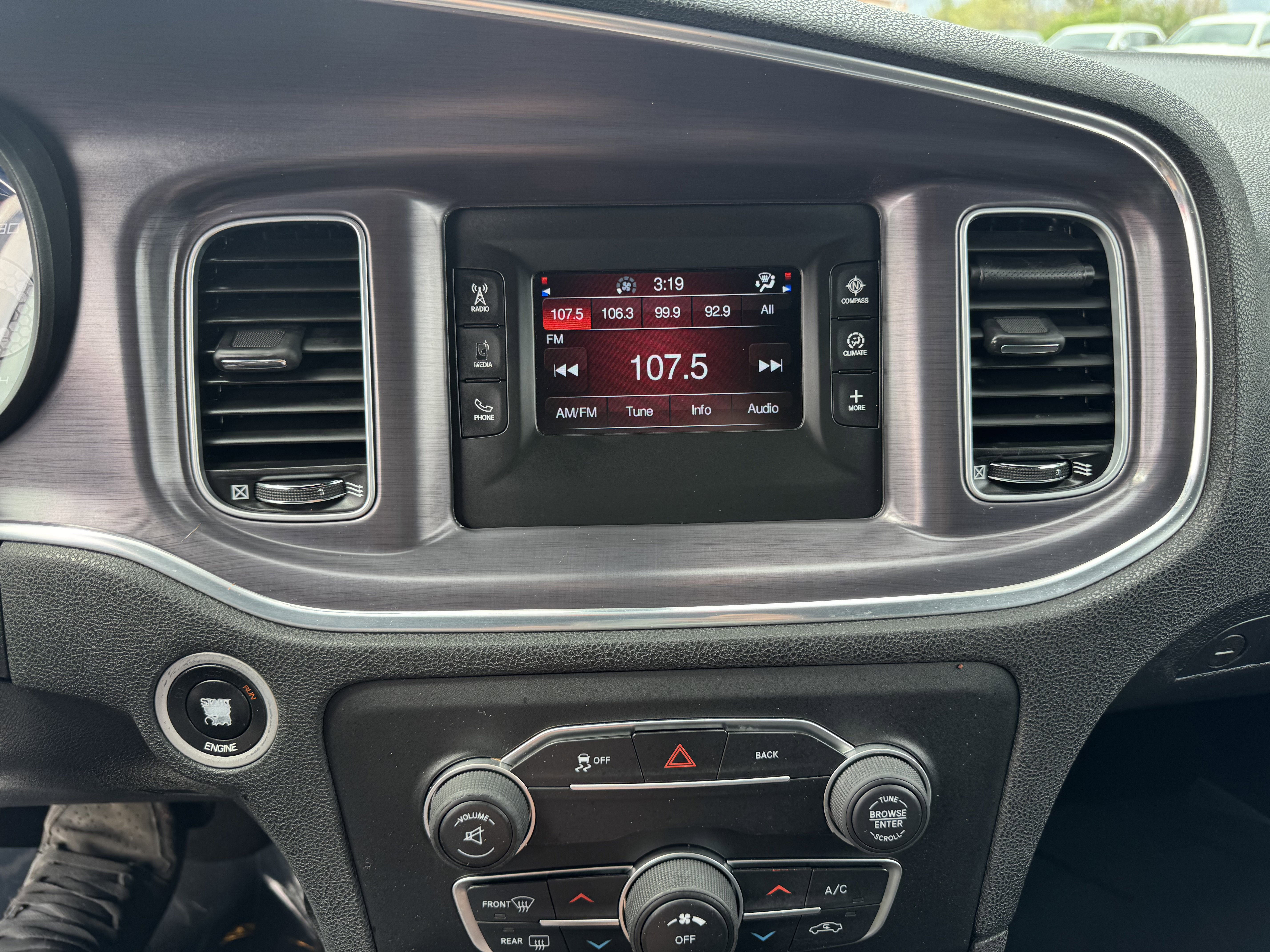 Used 2015 Dodge Charger SE w/ Sport Appearance Group image 21