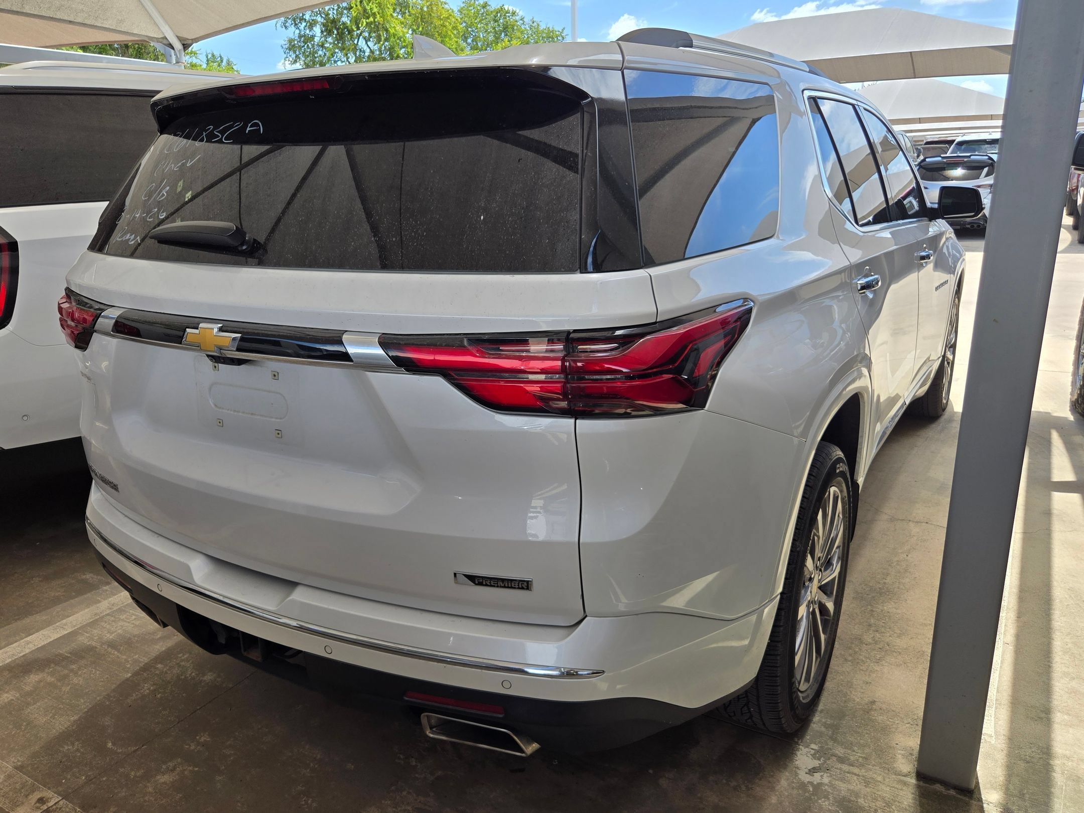 Used 2022 Chevrolet Traverse Premier FWD image 9