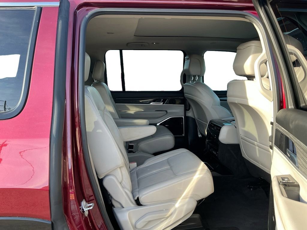 Used 2022 Jeep Wagoneer Series III w/ Premium Group I image 23
