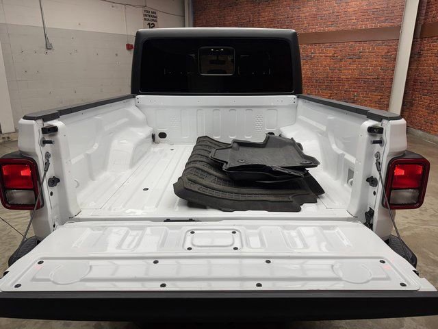 Used 2022 Jeep Gladiator Sport AWD/4WD image 25