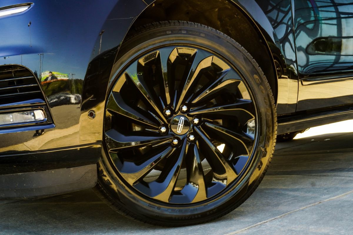 Used 2021 Lincoln Navigator Reserve image 3