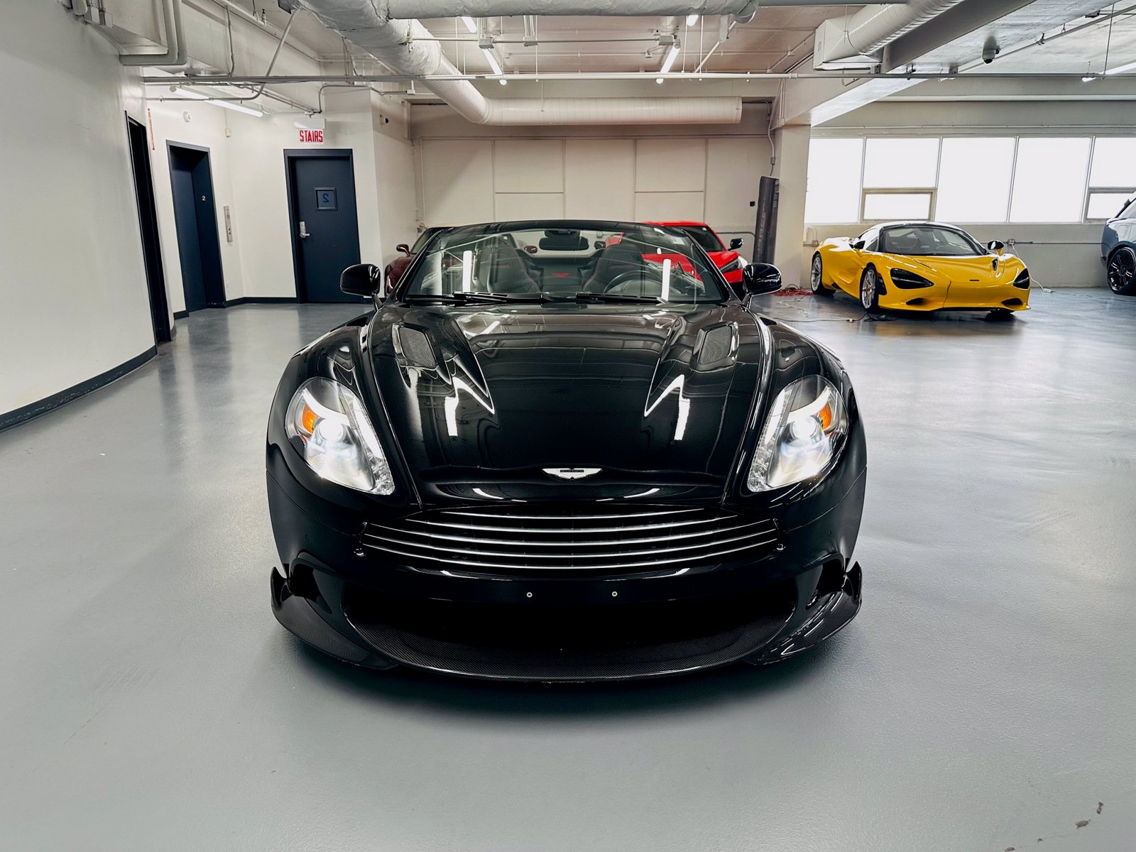 Used 2018 Aston Martin Vanquish S RWD image 3