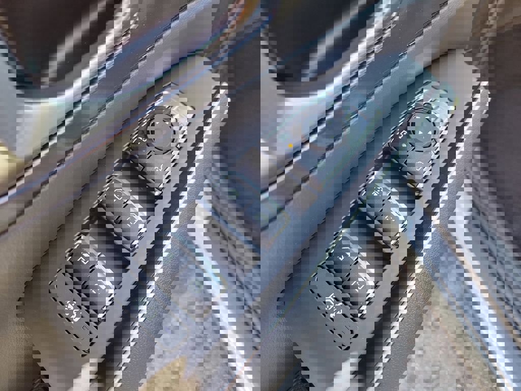 New 2026 Kia Sorento S w/ S Panoramic Sunroof Package image 25