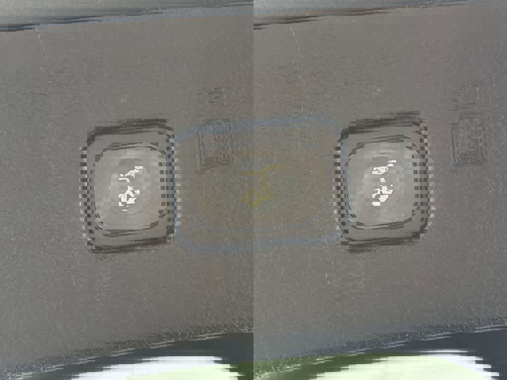 Used 2021 Ford Edge SEL w/ Convenience Package image 18