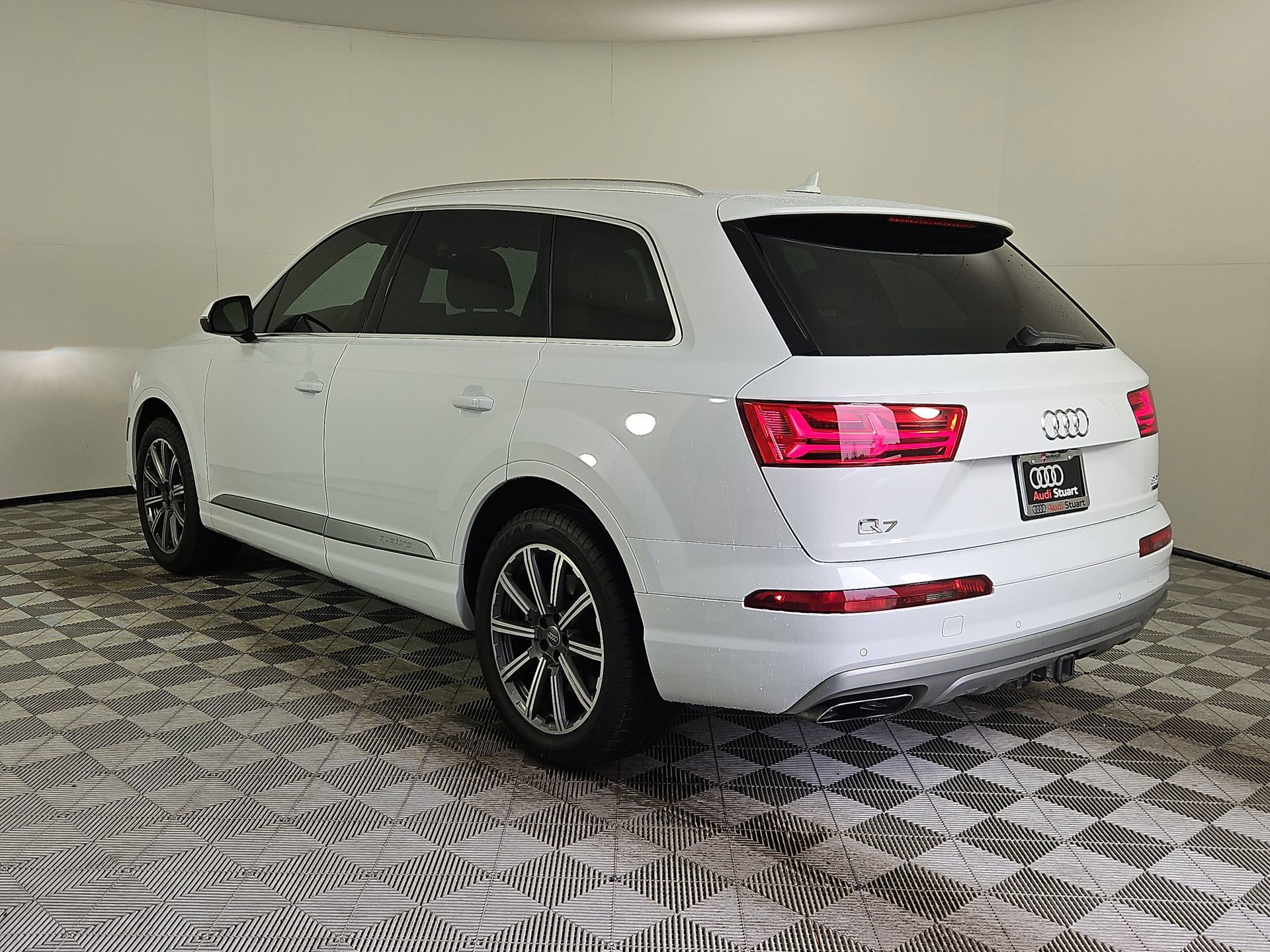 Used 2017 Audi Q7 3.0T Premium Plus w/ Premium Plus Package image 5