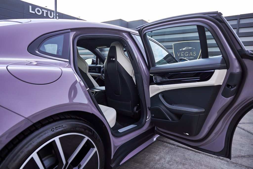 Used 2025 Porsche Panamera 4 w/ Premium Package image 31