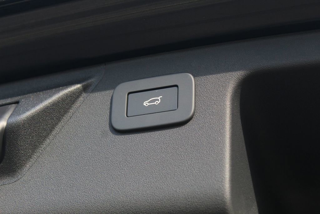 New 2026 Land Rover Discovery Sport Landmark image 13