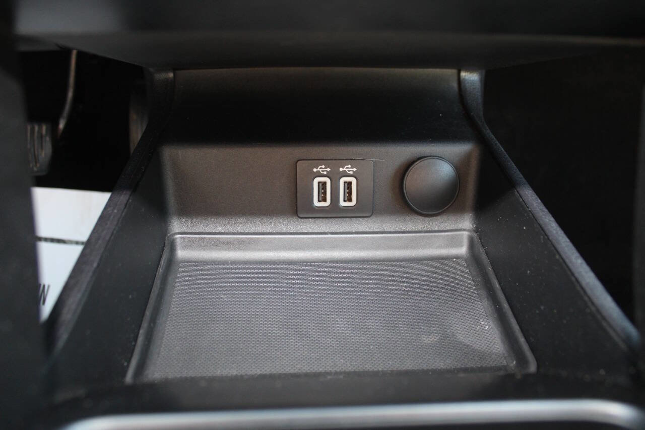 Used 2020 Ford Fusion SE w/ Equipment Group 151A image 27